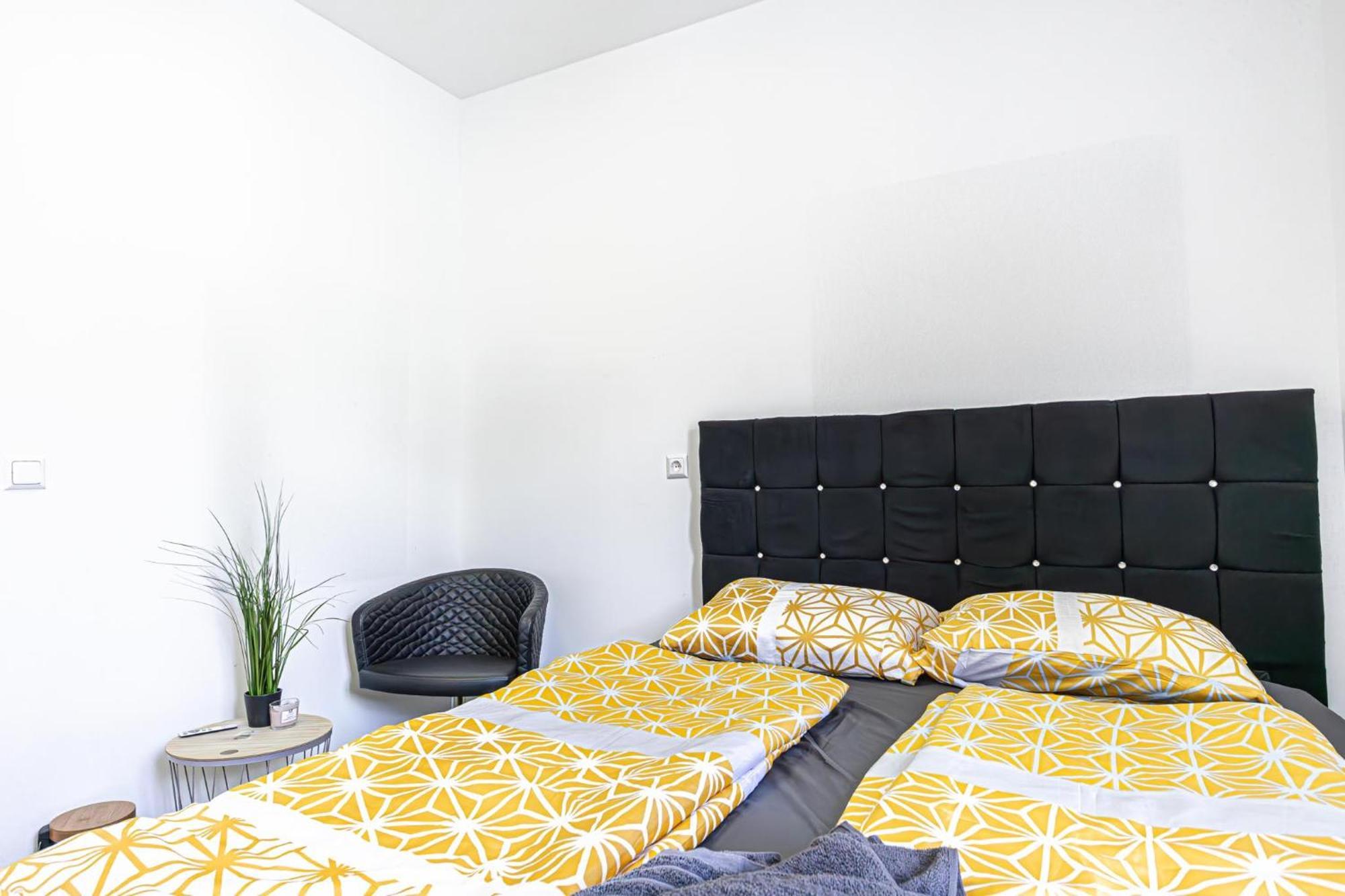 Near Schoenbrunn - Economy Rooms In Shared Apartment At Meidling Train Station Wien Eksteriør bilde