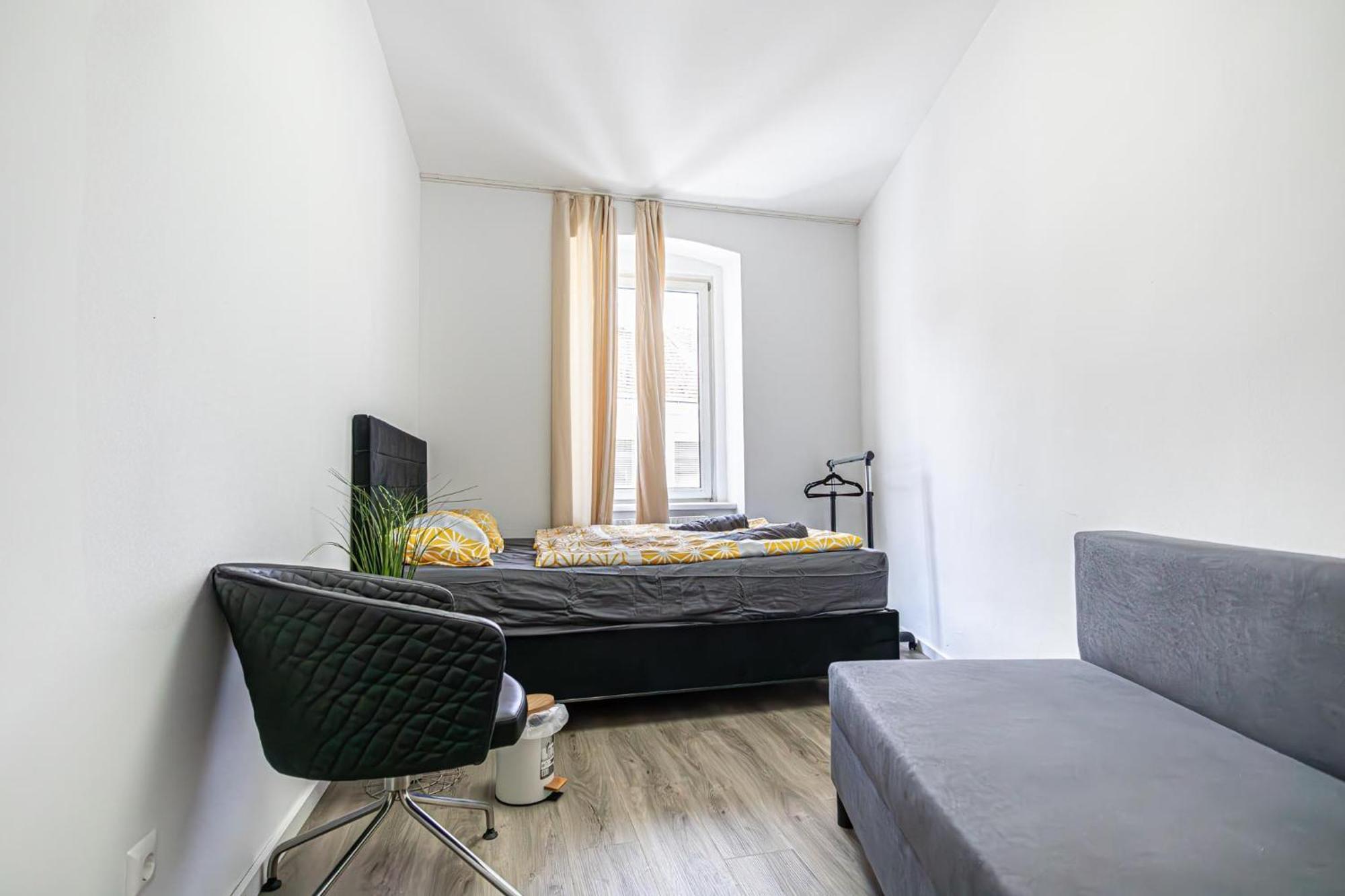 Near Schoenbrunn - Economy Rooms In Shared Apartment At Meidling Train Station Wien Eksteriør bilde