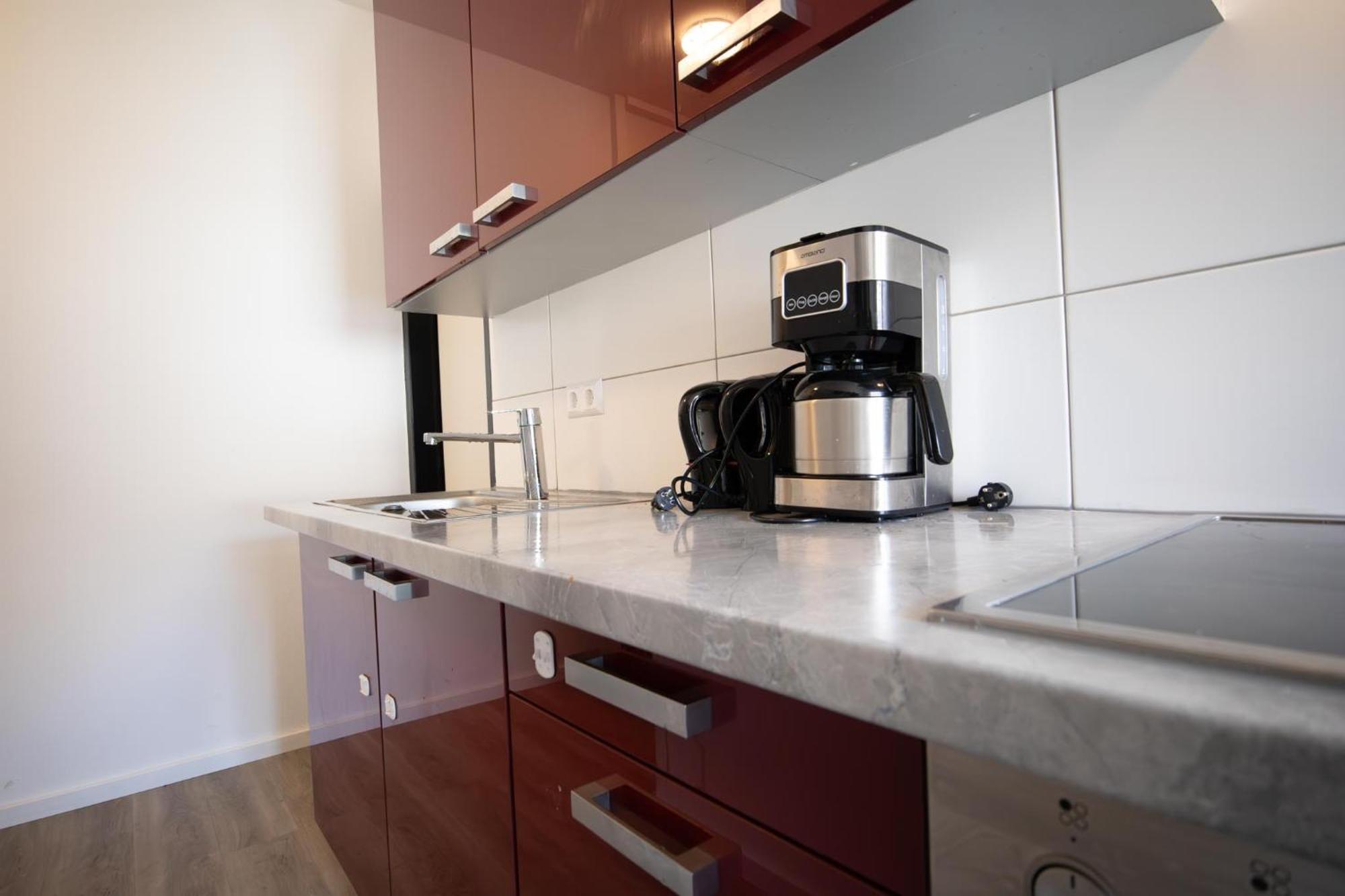 Near Schoenbrunn - Economy Rooms In Shared Apartment At Meidling Train Station Wien Eksteriør bilde