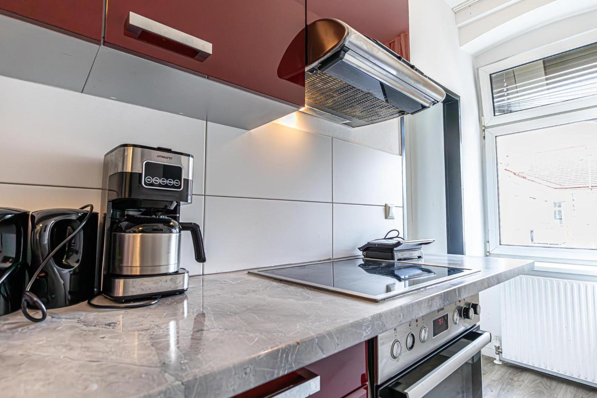 Near Schoenbrunn - Economy Rooms In Shared Apartment At Meidling Train Station Wien Eksteriør bilde