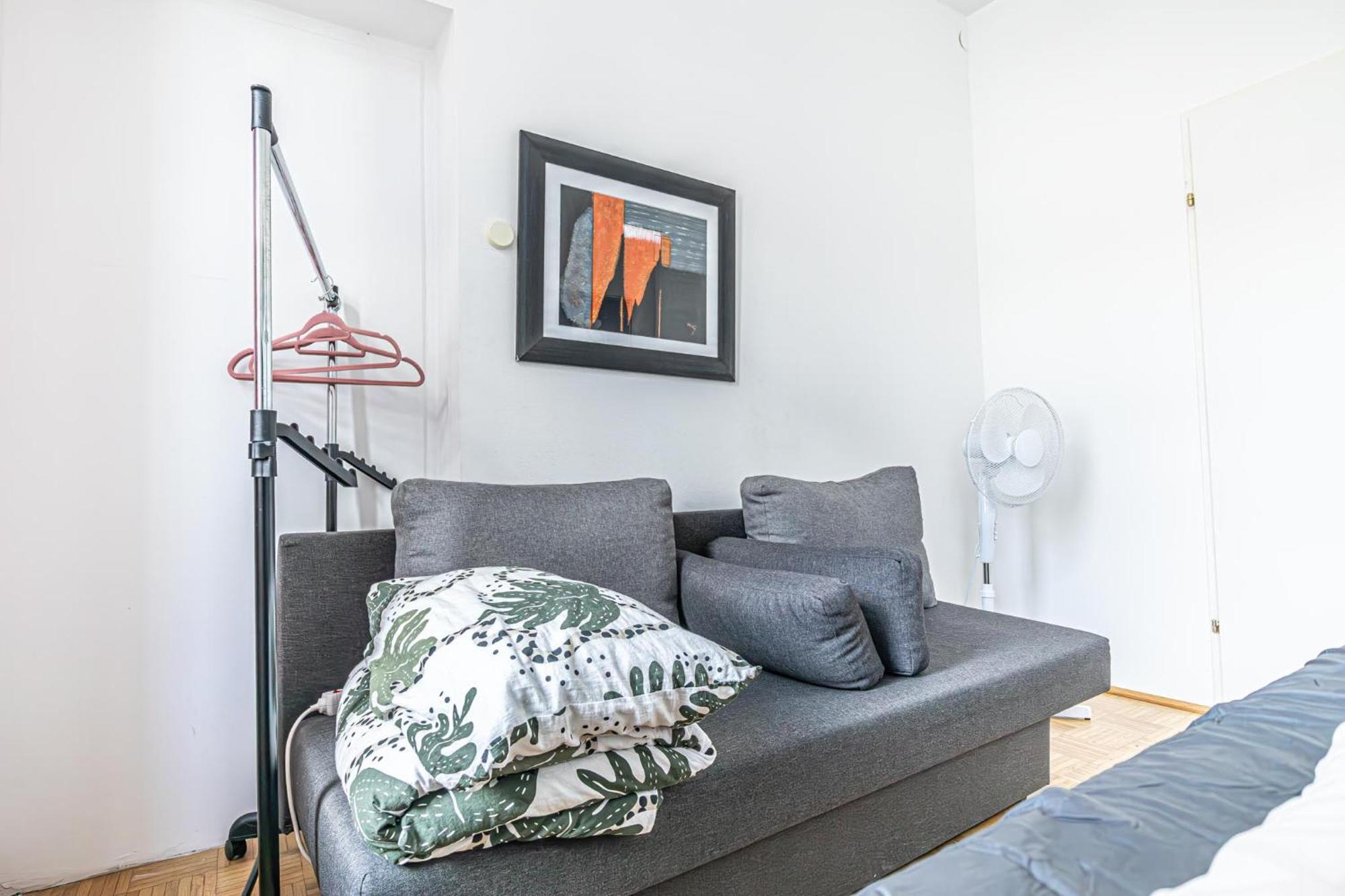 Near Schoenbrunn - Economy Rooms In Shared Apartment At Meidling Train Station Wien Eksteriør bilde
