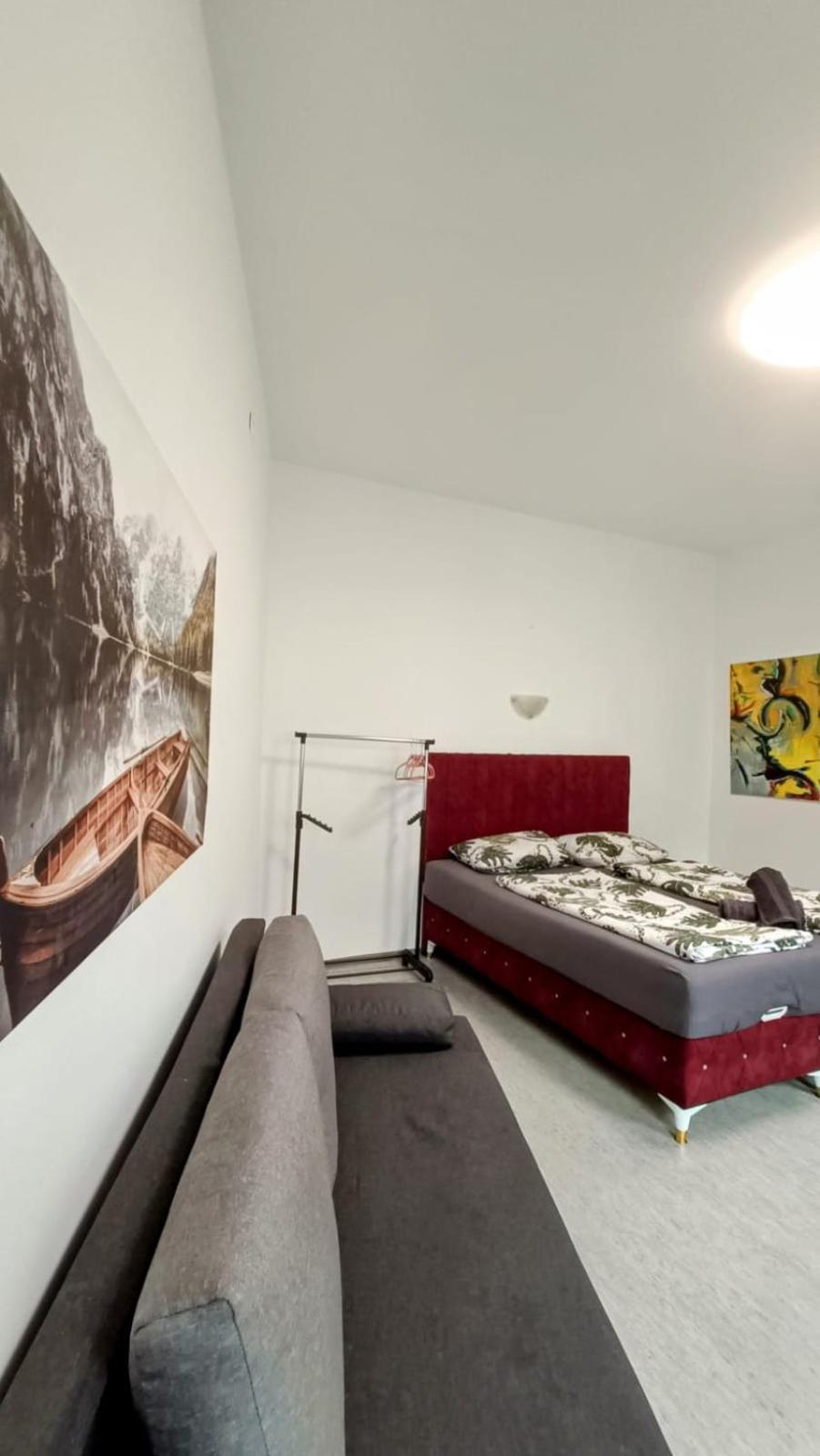Near Schoenbrunn - Economy Rooms In Shared Apartment At Meidling Train Station Wien Eksteriør bilde