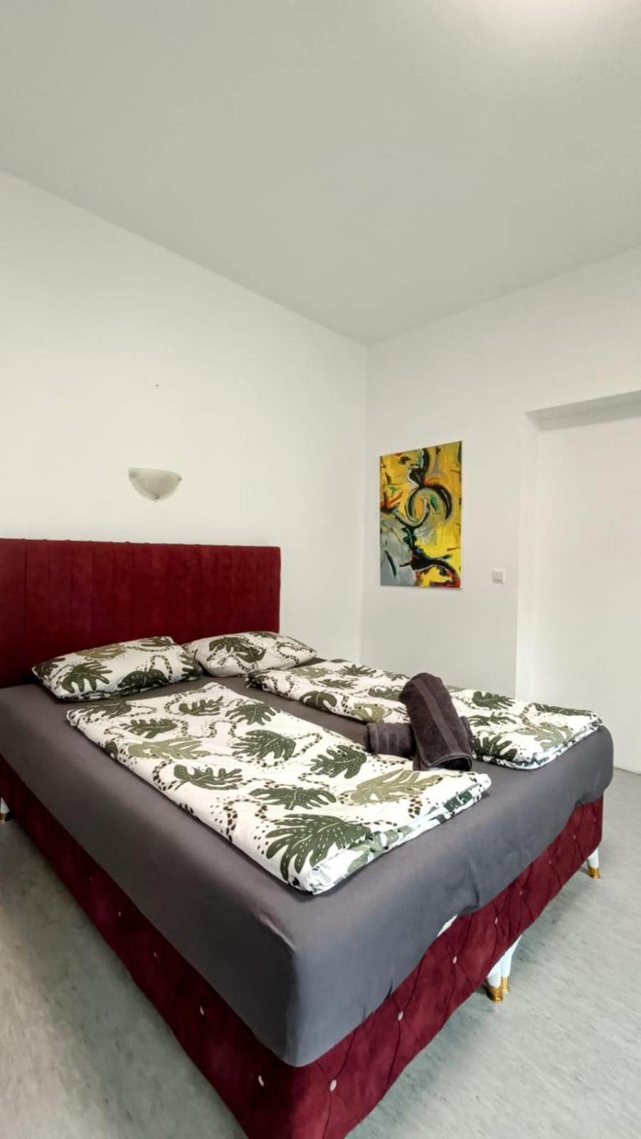 Near Schoenbrunn - Economy Rooms In Shared Apartment At Meidling Train Station Wien Eksteriør bilde