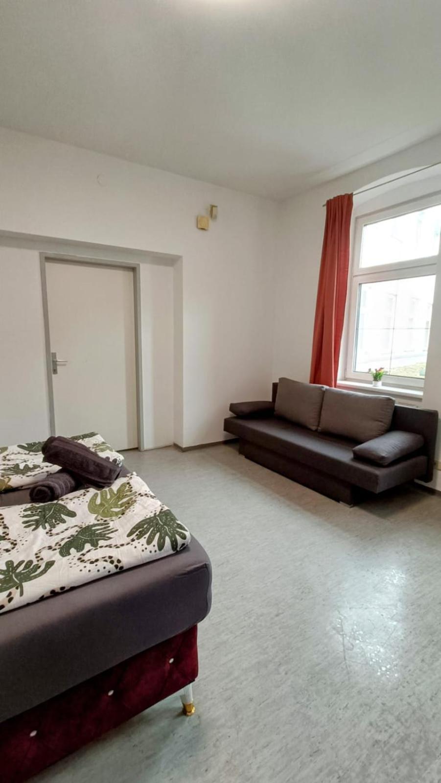 Near Schoenbrunn - Economy Rooms In Shared Apartment At Meidling Train Station Wien Eksteriør bilde