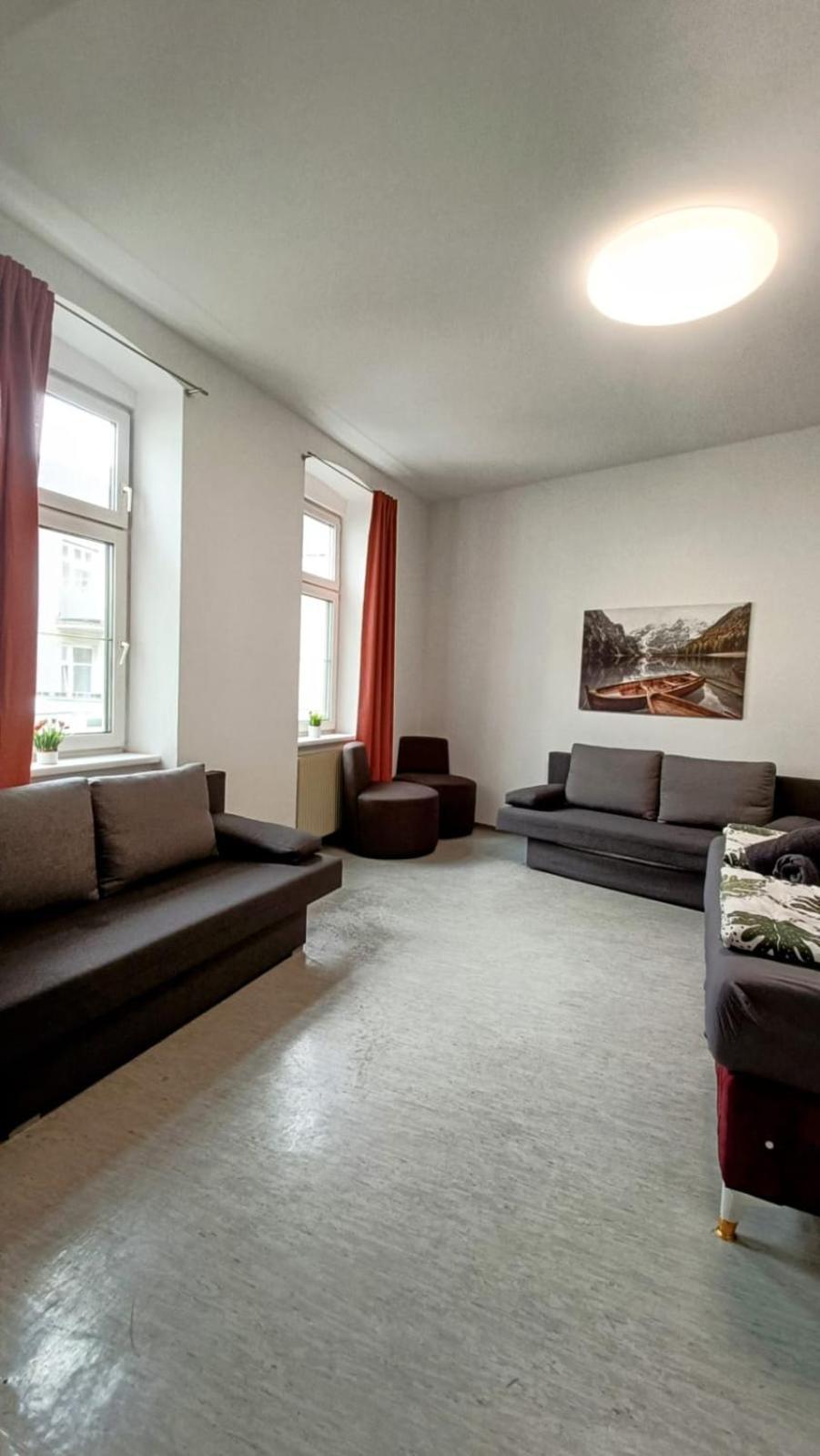 Near Schoenbrunn - Economy Rooms In Shared Apartment At Meidling Train Station Wien Eksteriør bilde