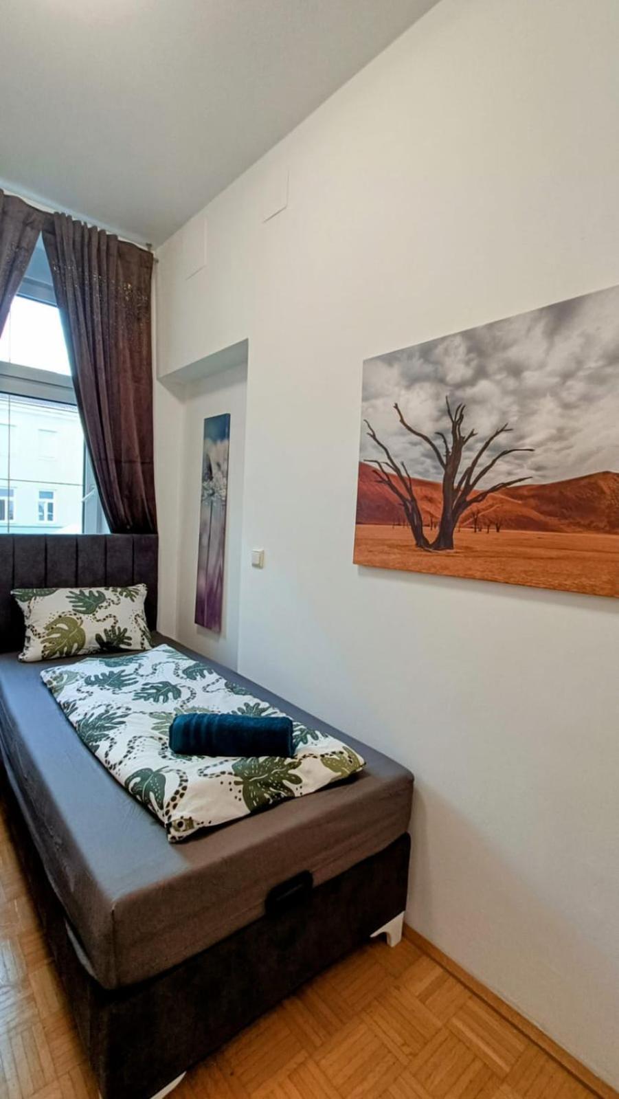 Near Schoenbrunn - Economy Rooms In Shared Apartment At Meidling Train Station Wien Eksteriør bilde