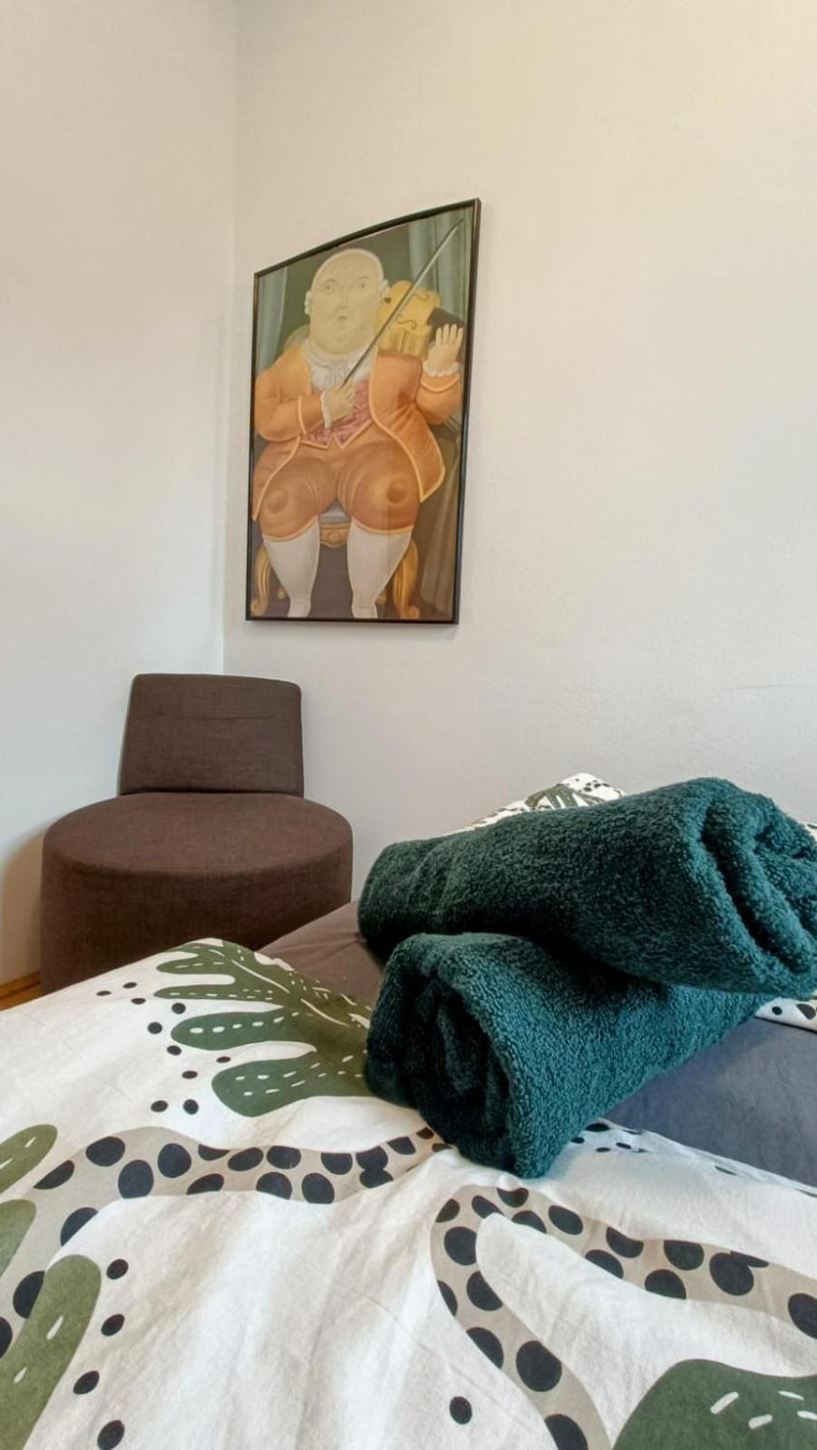 Near Schoenbrunn - Economy Rooms In Shared Apartment At Meidling Train Station Wien Eksteriør bilde