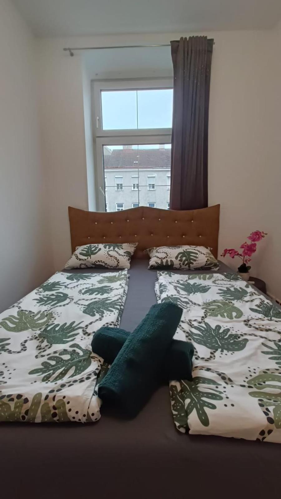 Near Schoenbrunn - Economy Rooms In Shared Apartment At Meidling Train Station Wien Eksteriør bilde